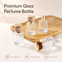 Flacon de parfum en verre côtelé vertical de haute qualité 30ml 50ml avec bouchon à vis, rechargeable, pour emballage de soins de la peau, en stock, avec étiquette