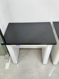 Tables anti-vibrations pour laboratoires <span class=keywords><strong>de</strong></span> chimie et <span class=keywords><strong>de</strong></span> biologie médicale, avec plans <span class=keywords><strong>de</strong></span> <span class=keywords><strong>travail</strong></span> en granit/marbre, pour une équilibre optimal sans vibrations - Product Image 2