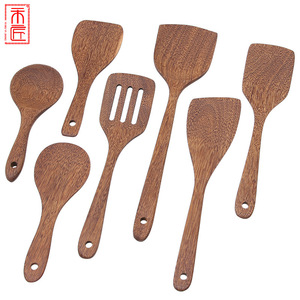Non-stick wok spatula, unpainted, household wooden spatula with long handle, chicken wing wood spatula, creative kitchen - Product Image 1
