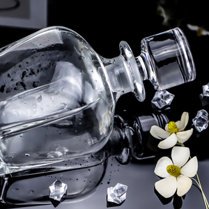 Bouteille en verre vide <span class=keywords><strong>de</strong></span> 680 ml au design moderne et élégant <span class=keywords><strong>avec</strong></span> tête <span class=keywords><strong>de</strong></span> <span class=keywords><strong>cerf</strong></span> en métal pour parfum, vin, vodka, spiritueux, brandy, tequila - Product Image 3