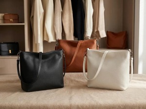 Sac à bandoulière classique en cuir pour femmes, texture douce et port confortable, disponible au prix export - Vente flash - Product Image 3
