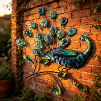 Sculpture murale artisanale élégante et multicolore au design paon, pour intérieur, extérieur, maison et jardin