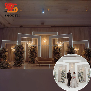 Toile de fond de photographie moderne en acrylique carrée avec éclairage LED, design de porte en arche, luxueuse et durable - Product Image 5