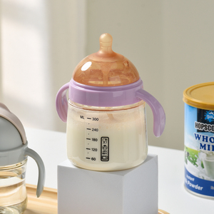 Bouteille de lait pour bébé nouveau-né en silicone 210 ml 300 ml, bouteille de lait multifonctionnelle réutilisable, logo personnalisé, vente en gros - Product Image 4