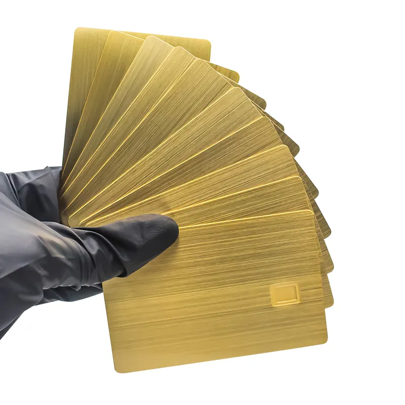 Carta di credito in metallo metallo con taglio Laser personalizzato in acciaio inossidabile con carte bancarie in metallo dorato