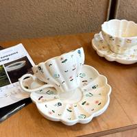 Ensemble de tasse et soucoupe à café en céramique personnalisée avec un design floral exquis pour le thé de l'après-midi ou un cadeau souvenir Tasses et soucoupes en céramique