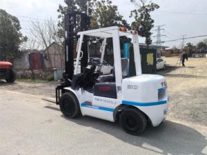 Chariot élévateur diesel TCM FD30 de 3 tonnes, d'origine japonaise, utilisé pour les fermes, avec moteur, boîte de vitesses et roulements inclus, rapport fourni - Product Image 3