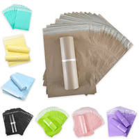 Enveloppes d'expédition en plastique personnalisées en poly Sac de courrier pour la poste pour chaussettes Traitement de surface d'impression d'emballage en fourrure