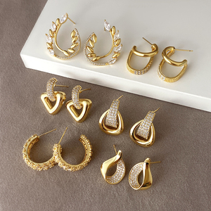 Boucles d'oreilles clous vintage tendance ZC avec zircon pour femme, idéales pour fiançailles, fête, mariage, cadeau, en laiton plaqué or 18 carats et rhodium - Product Image 1