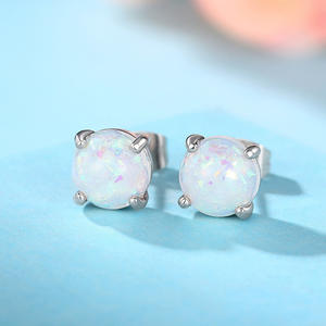 Orecchini a lobo con opale in argento 925 e montatura a griffe in oro bianco, gioielli classici da donna per tutti i giorni - Product Image 3