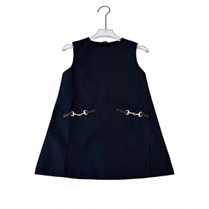 Completo Formale da Bambina: Camicia Bianca a Maniche Corte in Puro Cotone e Gilet Senza Maniche con Gonna a Trapezio - Product Image 6