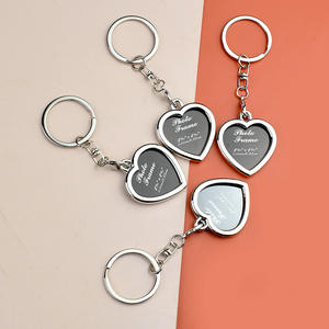 Porte-clés de luxe mini cadre photo avec motif cœur, pendentif décoratif en métal double face, tendance - Product Image 2