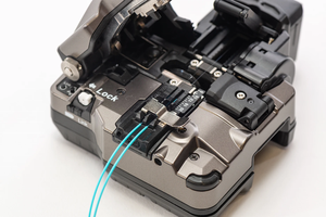 เครื่องตัดไฟเบอร์ FTTH CT08/CT50/CT30 สำหรับไฟเบอร์แบบ Single/Ribbon ขนาด 125um สำหรับเครือข่าย 3G/4G/GSM/GPRS/Wi-Fi - Product Image 4