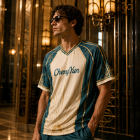 Camiseta de Fútbol Retro Art Deco en Verde Azulado y Dorado, Camiseta de Fútbol con Diseño Geométrico de Rayos de Sol, Elegante Camiseta de Fútbol Vintage