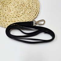 Diseño de moda Negro Rojo Verde Color Transpirable Veterinario con hebilla ajustable Arnés y correa para perros con relleno suave Conjunto para caminar al aire libre