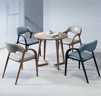 Chaise de salle à manger en bois massif, design minimaliste italien, avec accoudoirs et assise rembourrée, pour restaurant, salon de thé, café