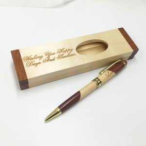Set di Penne Regalo in <span class=keywords><strong>Legno</strong></span> Ecologico con Incisione Personalizzata, <span class=keywords><strong>Penna</strong></span> <span class=keywords><strong>a</strong></span> <span class=keywords><strong>Sfera</strong></span> in Acero e Palissandro con Astuccio in <span class=keywords><strong>Legno</strong></span> - Product Image 3