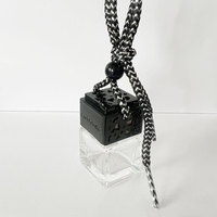 Nouveau noir or ruban populaire 8ml forme carrée voiture suspendue vide parfum voiture diffuseur voiture parfum bouteille en verre