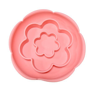 New Flower Types Anti-choking Slow Food Pet Bowl <b>Cat</b> Slow Eating Plate Nice Round Flower Shaped Silicone Slow <b>Feeder</b> Pet Bowls - Product Image 1