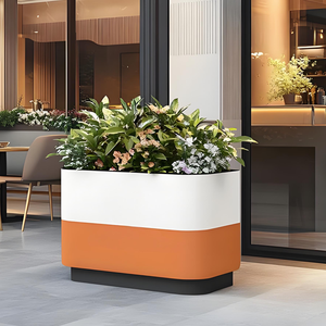 Boîtes à fleurs sur mesure disponibles, adaptées à une utilisation dans les balcons, les espaces publics des villas, les centres de jardinage et autres lieux. - Product Image 2