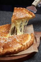 Accessoire spécial MCD Kamado de transfert de pizza en bambou, assiette de service en bois équipée d'une poignée pour barbecue