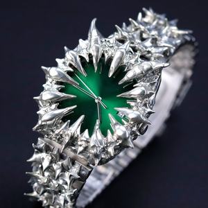 Montre Gothique Personnalisée en Gros avec Cadran en Acier Inoxydable à Pointes, Logo Gravé, Mouvement Japonais MIYOTA Unique et Cadran en Quartz Albâtre - Product Image 4