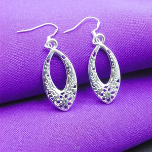 Orecchini a Gancio con Motivo Traforato Stile Vintage Chic, Gioielli per Orecchie da Donna per Feste e Outfit Quotidiani - Product Image 5
