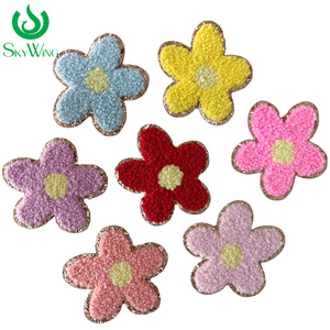 Atacado de Fábrica: Aplique de Flor Chenille Vermelha para Vestido Infantil, <span class=keywords><strong>Patches</strong></span> Bordados com <span class=keywords><strong>Glitter</strong></span> Adesivo - Product Image 1