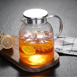 Carafe en verre borosilicate de haute qualité 1,2 L avec couvercle en acier inoxydable et bec verseur en forme de bec de canard pour boissons froides et infusions de fruits estivaux - Product Image 2