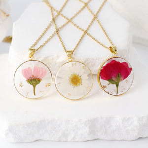 Collana pendente con fiori essiccati in resina epossidica fatta a mano da donna gioielli di fiori pressati 12 mesi collana di fiori nascita da donna - Product Image 5