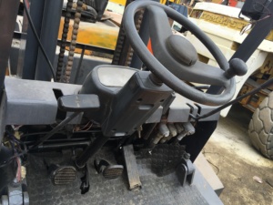 Used 5 Ton <b>Mini</b> TCM Forklift FD50 USA Diesel Engine 4WD Rough Terrain Three Stage Mast Solid Tires Manual Operation Side Shifter - Product Image 4
