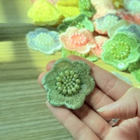 Appliques florales 3D faites à la main en perles macaron, patchs multicolores en perles et sequins avec pompons, broderie cœur pour vêtements de mariée DIY