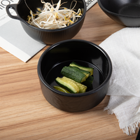 Logo personnalisé bon marché plat de sauce soja mélamine style japonais A5 incassable noir avec couvercle pour restaurant ménage