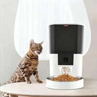 Distributeur automatique de nourriture pour animaux de compagnie, moderne, portable, en plastique durable, contrôlé par application, intelligent, à piles, pour intérieur