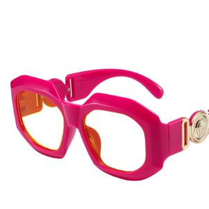 Nuevas Gafas de Sol de Lujo para Dama Estilo Millonario Irregular, de Moda y Duraderas con Detalles Dorados Metálicos en los Laterales - Product Image 4