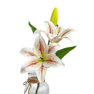Fleur de lys artificielle Timo à 3 têtes en soie pour la décoration de la maison et des mariages, style luxe léger - Product Image 5