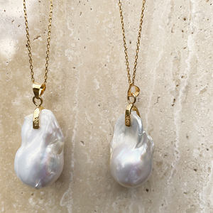 Collar con Colgante de Perla Barroca Grande en Plata de Ley 925 y Oro de 18k de Gemnel Fashion Jewelry - Product Image 4