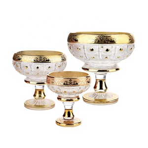 Juego de 3 Tazones de Vidrio Estilo Bohemia con Baño de Oro y Flores de Plástico - Product Image 2