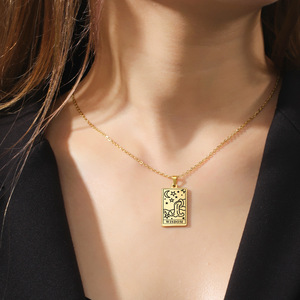 Collier pendentif carte de tarot pour femme en acier inoxydable plaqué or, serti clos, forme papillon, chaîne tendance, cadeau pour la vie quotidienne - Product Image 1
