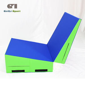 Tapis inclinable pliable et polyvalent pour l'entraînement sportif professionnel - Product Image 1