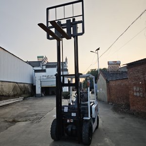 รถยกโฟล์คลิฟท์ TCM มือสอง ขนาด 2 ตัน 2.5 ตัน 3 ตัน 3.5 ตัน 5 ตัน เครื่องยนต์ดีเซล ราคาขาย - Product Image 2