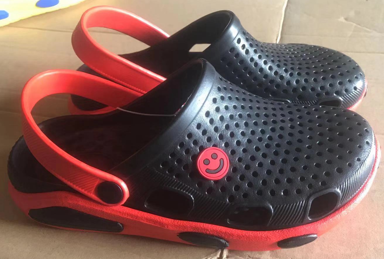 black/red men clogs