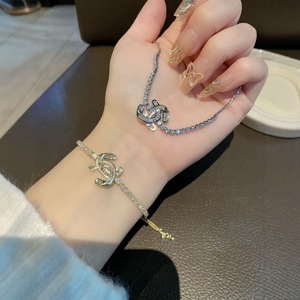 สร้อยข้อมือโลหะผสมทองแดงรูปผีเสื้อฝังเพทายของขวัญเครื่องประดับสตรีแบบปรับได้ - Product Image 2