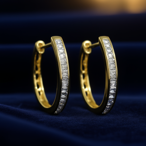 Orecchini a Cerchio in Oro Bianco E3344 con Diamanti Taglio Baguette, Stile Classico da Donna, Gioielli Raffinati - Product Image 2