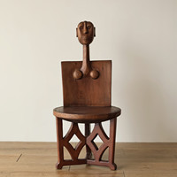 Fauteuil de chef en bois massif de style tribal africain, décoration d'intérieur unique, mobilier artistique, design artisanal, siège pour salon