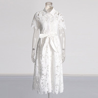Robe midi personnalisée de style rétro pour femmes avec broderie florale en dentelle à col rabattu Robe à manches courtes à nœud floral évidé