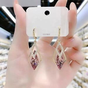 Pendientes Colgantes de Cristal con Forma de Rombo Geométrico, Coloridos, Chapados en Oro, para Mujeres y Niñas, Ideales para Fiestas, Nueva Llegada, Gran Venta - Product Image 4