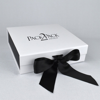 Boîte cadeau rigide en carton recyclable durable avec fermeture magnétique blanche de luxe, personnalisée avec logo en relief
