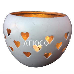 Vente en gros de porte-bougies décoratifs en fer faits à la main Atiqco avec impression bicolore style Surahi - Product Image 3