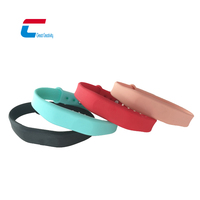 Bracelet en silicone réglable imperméable à l'eau avec impression personnalisée, identification RFID NFC 13,56 MHz pour la salle de sport, les festivals et les événements